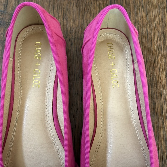 Magenta flats. Headed toe strap. Size 8 but fit like 7 1/2. - Picture 3 of 4